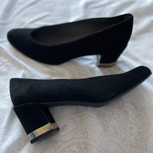 Stuart Weitzman “ontrend” black suede pumps